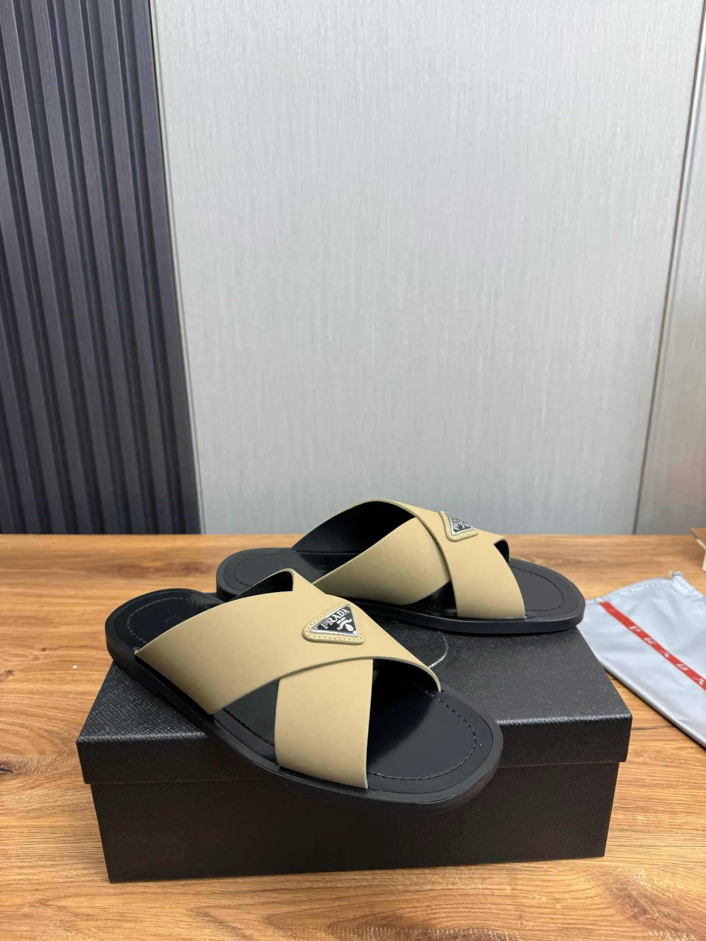 Factory price 340💰 ＰＲＡＤＡPrada - popular men's slippers hot sale 🔥 🩴Official website one to one production 38-45 sizes 45 46 🉑️Customized!